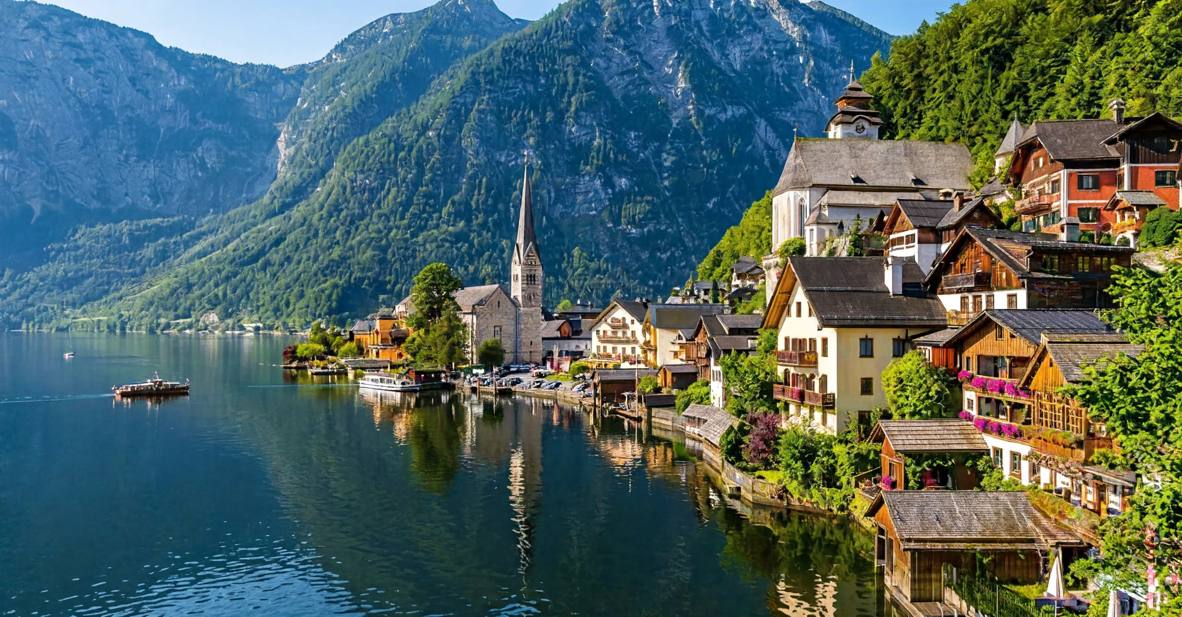 Hallstatt am Hallstätter See vor der Kulisse des Dachsteins
